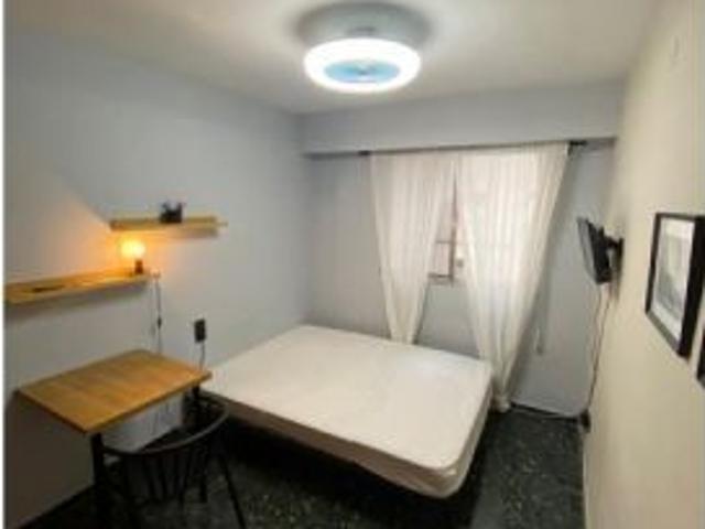 Habitación en piso compartido de 5 habitaciones en alquiler en Russafa