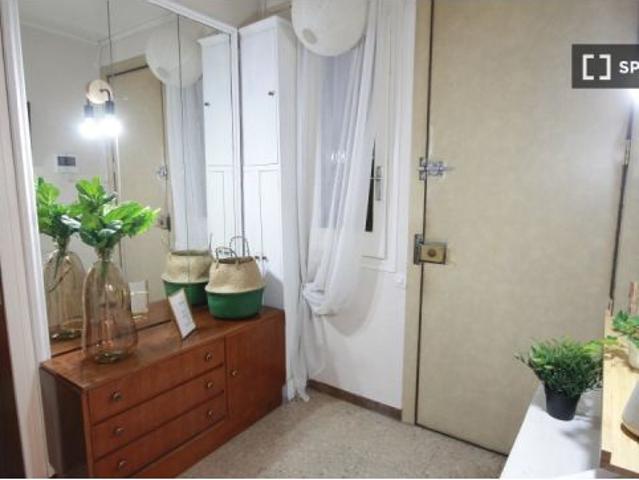 Habitación en piso compartido de 5 habitaciones en alquiler en Sant Antoni, gastos incluidos