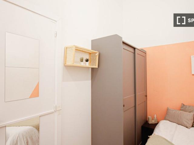 Habitación en piso compartido de 5 habitaciones en Barcelona