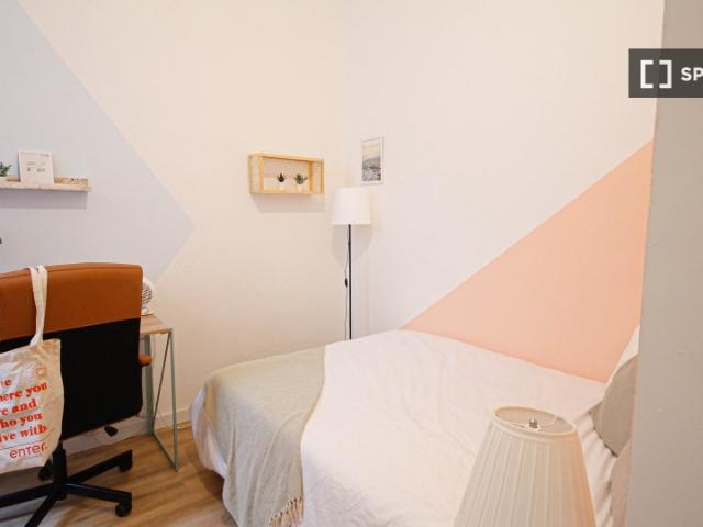 Habitación en piso compartido de 5 habitaciones en Barcelona