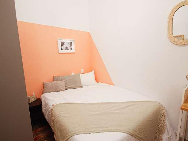 Habitación en piso compartido de 5 habitaciones en Barcelona
