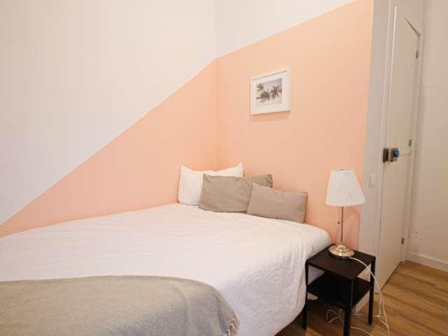 Habitación en piso compartido de 5 habitaciones en Barcelona