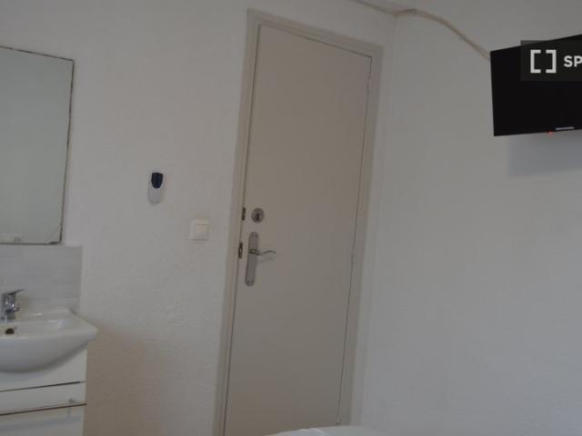 Habitación en piso compartido de 5 habitaciones en Beteró, Valencia