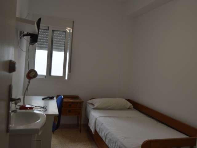 Habitación en piso compartido de 5 habitaciones en Beteró, Valencia