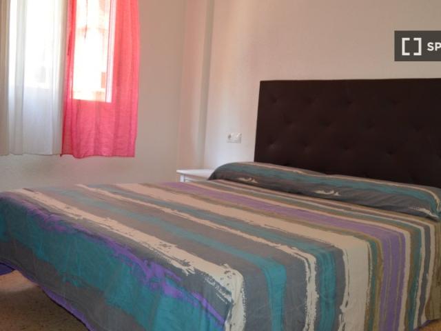 Habitación en piso compartido de 5 habitaciones en Beteró, Valencia