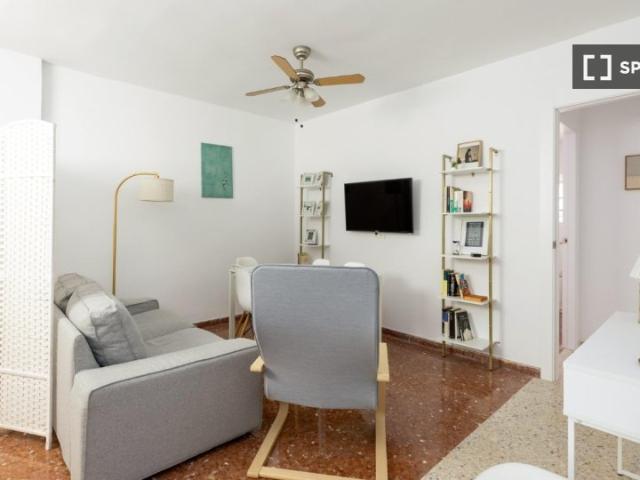 Habitación en piso compartido de 5 habitaciones en Cervantes, Granada