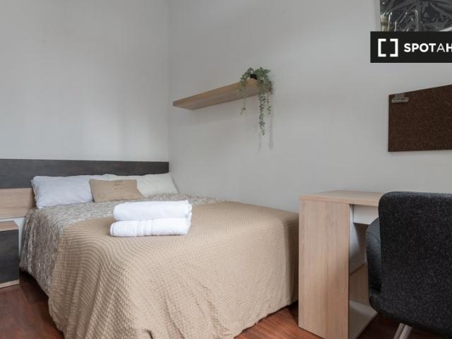 Habitación en piso compartido de 5 habitaciones en Delicias, Madrid