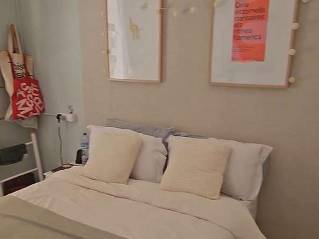Habitación en piso compartido de 5 habitaciones en El Raval