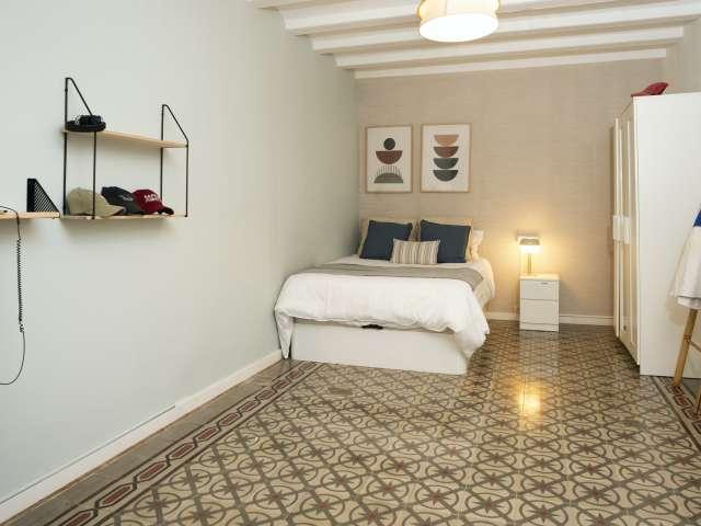 Habitación en piso compartido de 5 habitaciones en El Raval, Barcelona