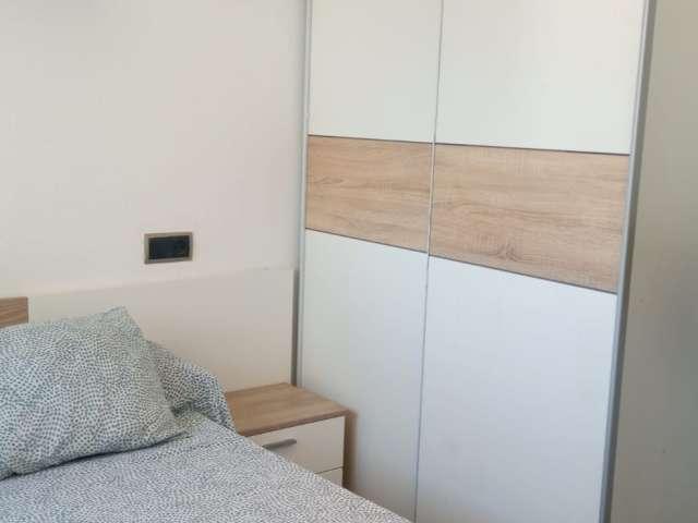 Habitación en piso compartido de 5 habitaciones en Favara, Valencia