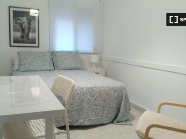 Habitación en piso compartido de 5 habitaciones en La Raiosa, Valencia