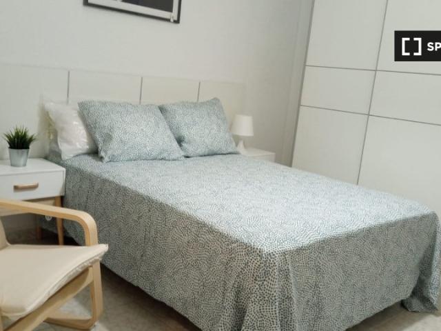 Habitación en piso compartido de 5 habitaciones en La Raiosa, Valencia