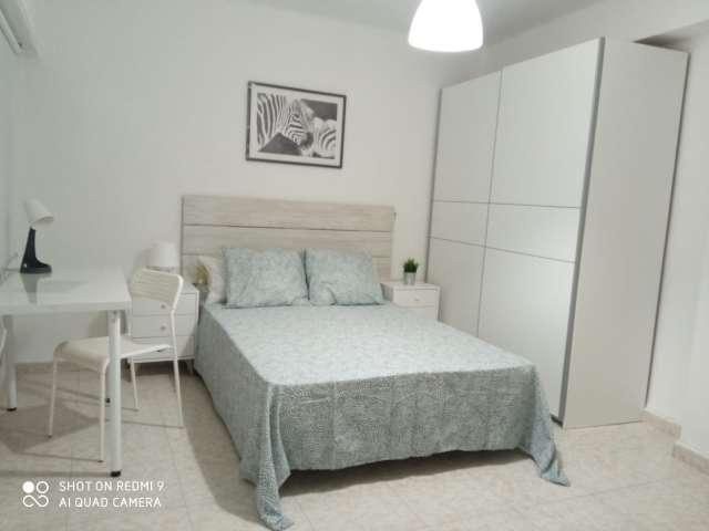 Habitación en piso compartido de 5 habitaciones en La Raiosa, Valencia
