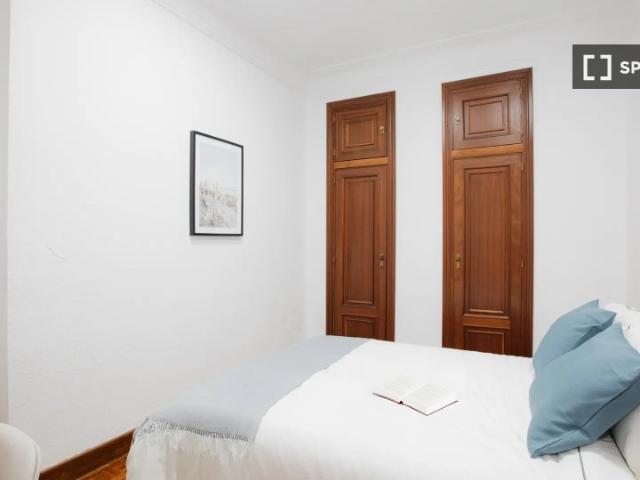 Habitación en piso compartido de 5 habitaciones en La Roqueta