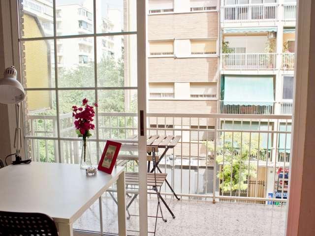 Habitación en piso compartido de 5 habitaciones en L'Amistat, Valencia