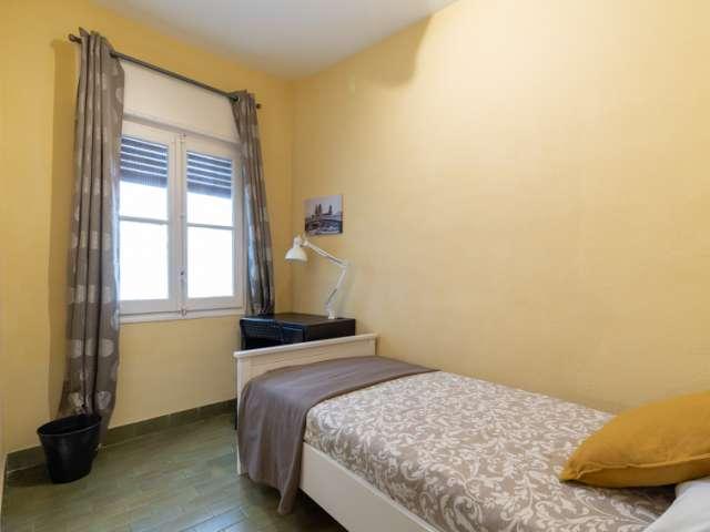 Habitación en piso compartido de 5 habitaciones en Madrid