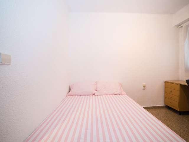 Habitación en piso compartido de 5 habitaciones en Malilla, Valencia