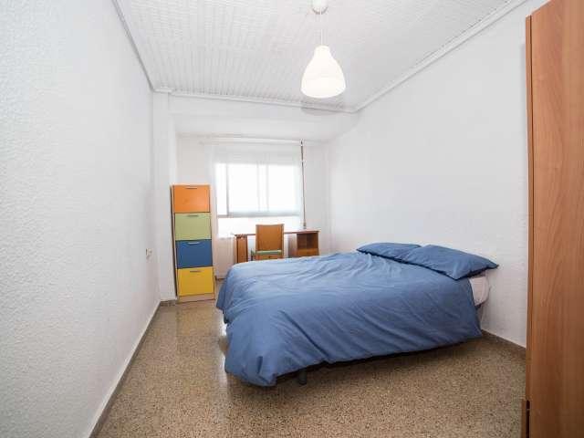 Habitación en piso compartido de 5 habitaciones en Malilla, Valencia