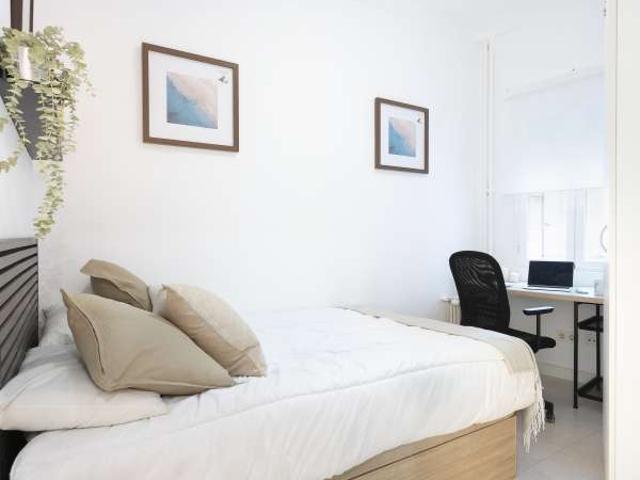 Habitación en piso compartido de 5 habitaciones en Niño Jesús, Madrid