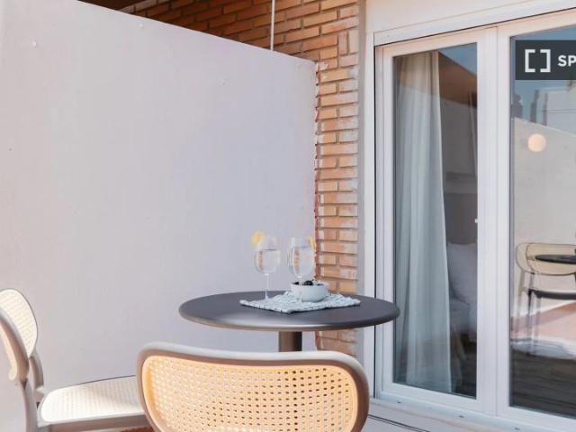 Habitación en piso de 5 habitaciones en alquiler en Nou Moles, Valencia