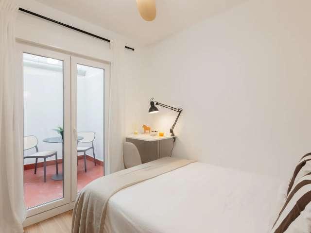 Habitación en piso de 5 habitaciones en alquiler en Nou Moles, Valencia