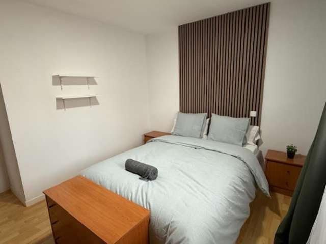 Habitación en piso compartido de 5 habitaciones en Numancia, Madrid