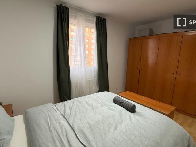 Habitación en piso compartido de 5 habitaciones en Numancia, Madrid