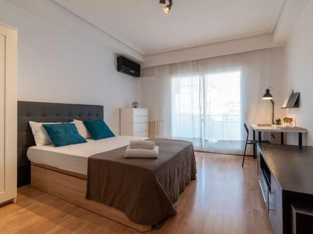 Habitación en piso compartido de 5 habitaciones en Pacífico, Madrid
