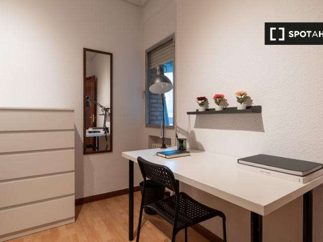 Habitación en piso compartido de 5 habitaciones en Pacífico, Madrid
