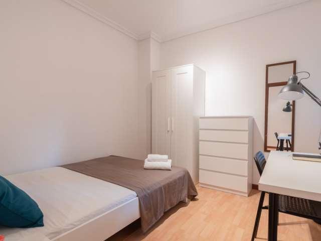 Habitación en piso compartido de 5 habitaciones en Pacífico, Madrid