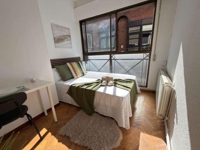 Habitación en piso compartido de 5 habitaciones en Ríos Rosas, Madrid