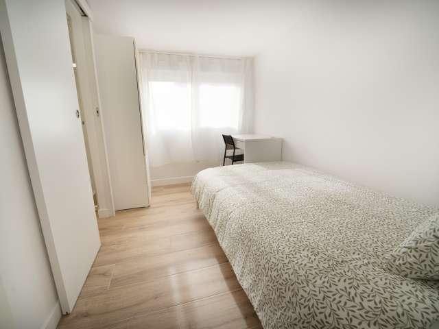 Habitación en piso compartido de 5 habitaciones en San Diego, Madrid