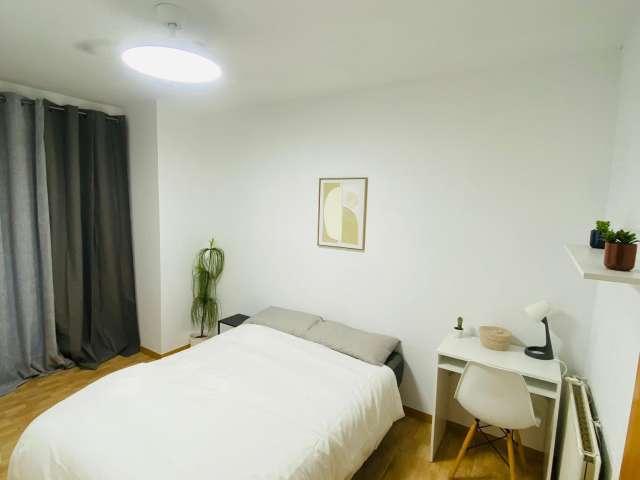 Habitación en piso compartido de 5 habitaciones, Entrevías, Madrid