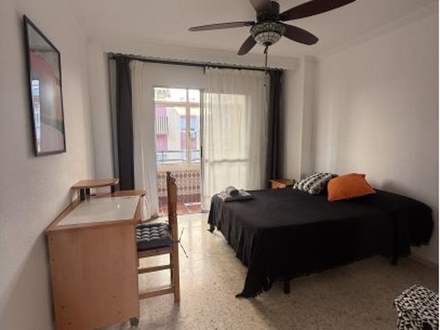 Habitación en piso compartido de 5 habitaciones, La Trinidad Oeste, Málaga
