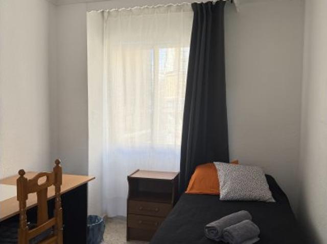Habitación en piso compartido de 5 habitaciones, La Trinidad Oeste, Málaga