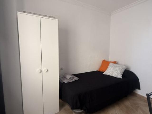 Habitación en piso compartido de 5 habitaciones, La Trinidad Oeste, Málaga