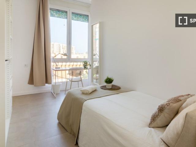 Habitación en piso compartido de 5 habitaciones, Mont Olivet, Valencia
