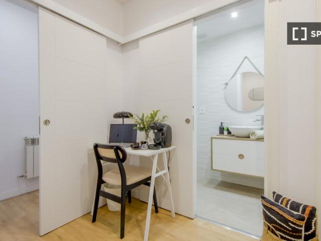 Habitación en piso compartido de 5 habitaciones, Ríos Rosas, Madrid