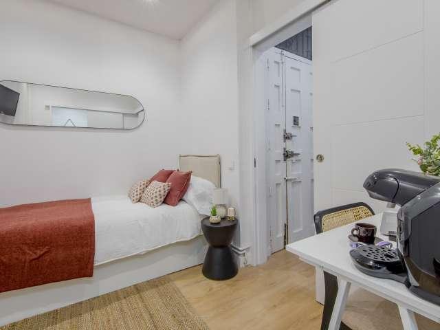 Habitación en piso compartido de 5 habitaciones, Ríos Rosas, Madrid