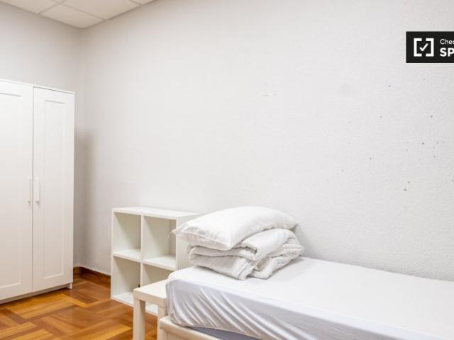Habitación en piso compartido de 6 habitaciones en Alcalá de Henares