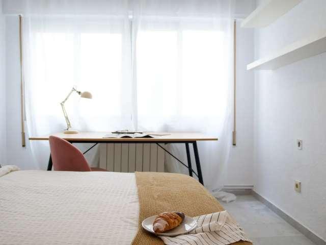 Habitación en piso compartido de 6 habitaciones en Alicante