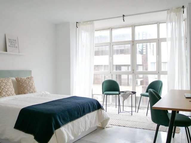 Habitación en piso compartido de 6 habitaciones en Alicante