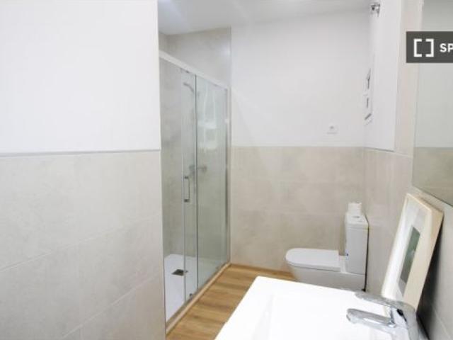 Habitación en piso compartido de 6 habitaciones en alquiler en Vila de Gràcia, gastos incluidos