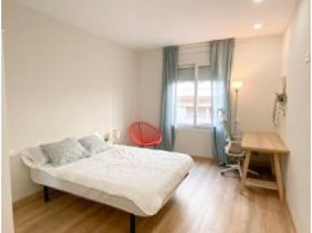 Habitación en piso compartido de 6 habitaciones en alquiler en Vila de Gràcia, gastos incluidos