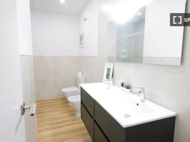 Habitación en piso compartido de 6 habitaciones en alquiler en Vila de Gràcia, gastos incluidos