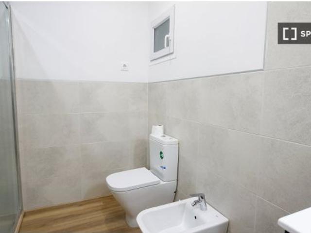 Habitación en piso compartido de 6 habitaciones en alquiler en Vila de Gràcia, gastos incluidos
