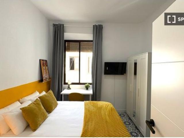 Habitación en piso compartido de 6 habitaciones en alquiler en Albaycín perfecta para chicas, profes