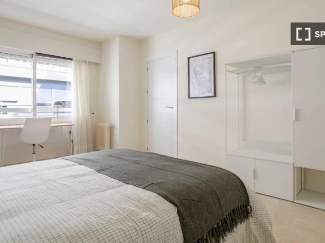 Habitación en piso compartido de 6 habitaciones en alquiler en Alicante