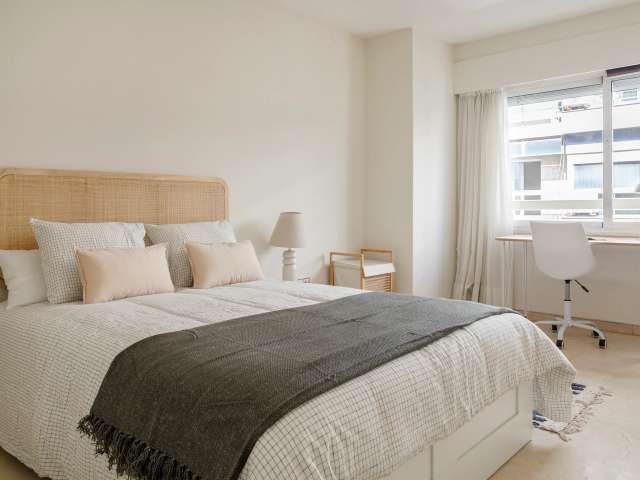 Habitación en piso compartido de 6 habitaciones en alquiler en Alicante