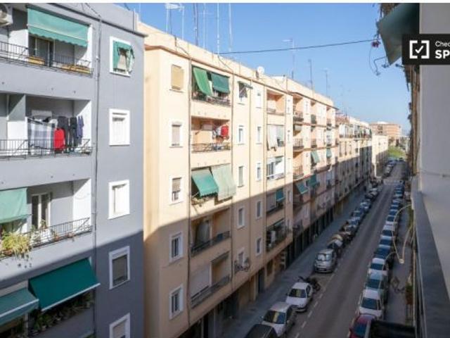 Habitación en piso compartido de 6 habitaciones en alquiler en Benimaclet, solo profesionales y estu